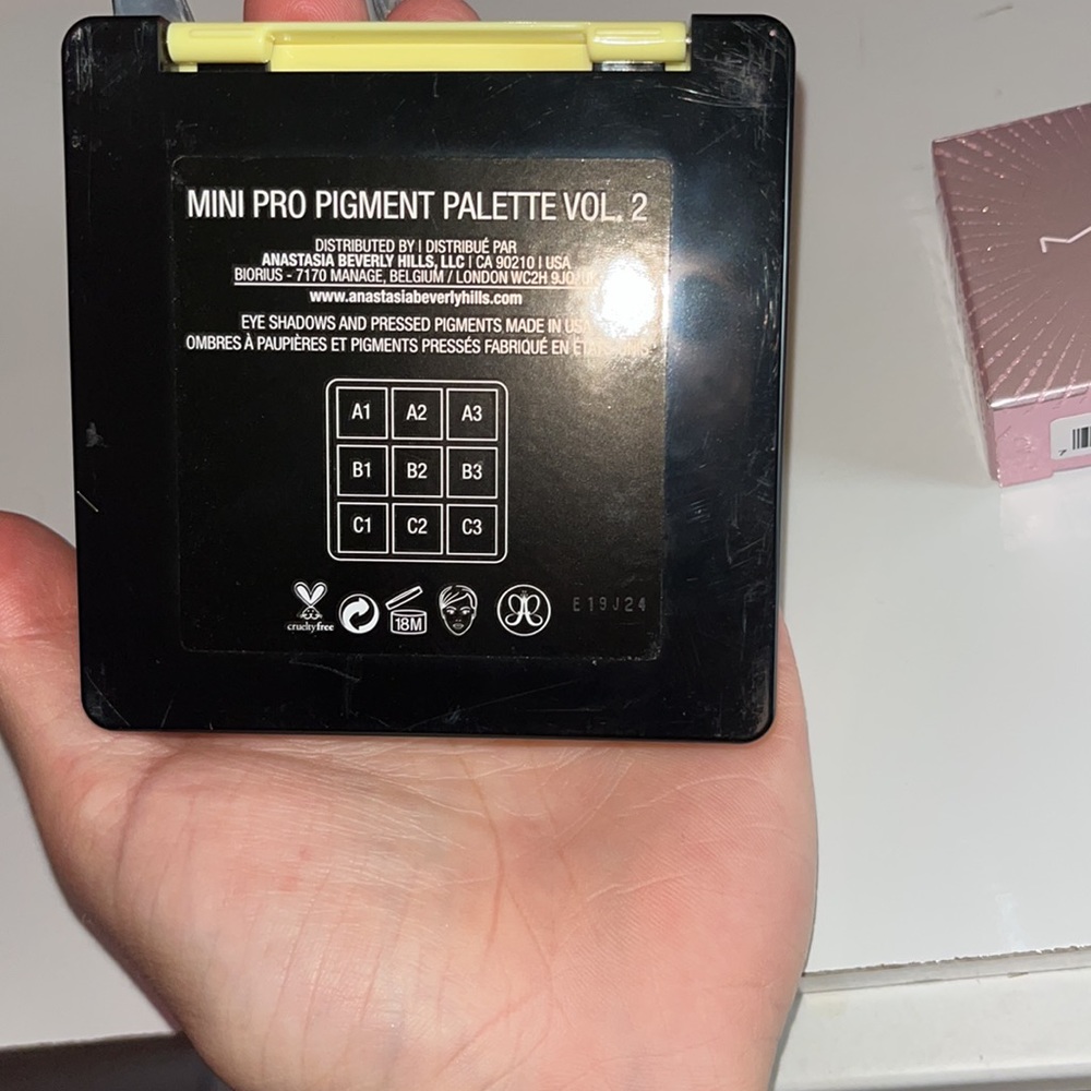 eyeshadow bundle - Picture 4 of 4